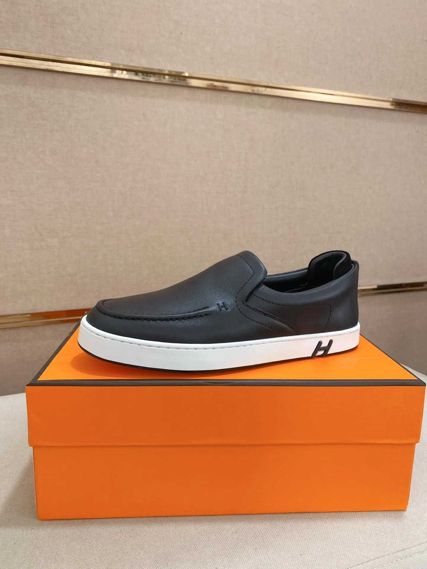 Men's clothing and shoes💰: 442💰《HERMES》【Classic original single version】Hermès; top 🔝purchase agent🔍🔍men's latest 🇺🇸 counter sales simultaneously, imported from Italy original ▲▲cowhide ▲▲ (high-end, nobility, class) ) Exquisite workmanship (Italian 🇮🇹 imported water-dyed 🐂 cowhide lining) sole: original sole provided by the original factory, ⚠️exclusive double-layer activity·TPR·rubber·combined molded outsole; super comfortable·wear-resistant·non-slip·environmental protection The real thing is more beautiful if you take the real thing (high quality, follow the order). You can enter and exit the counter at will * Number of yards: 38-44 (45 can be customized and cannot be returned or exchanged)